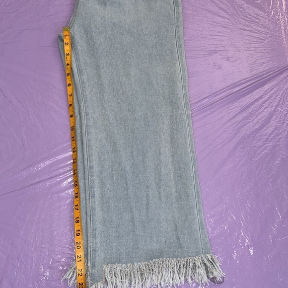 Frayed Hem Light Blue Jeans - Picture 6 of 9